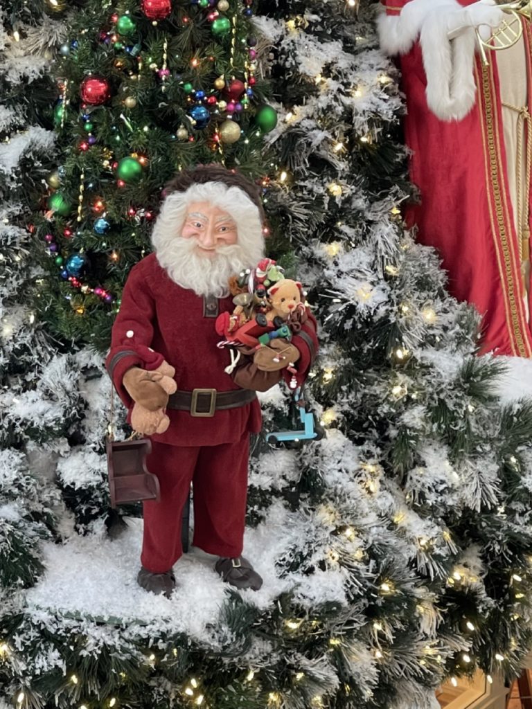Visit Our Trio of Giant Christmas Trees – South Coast Plaza